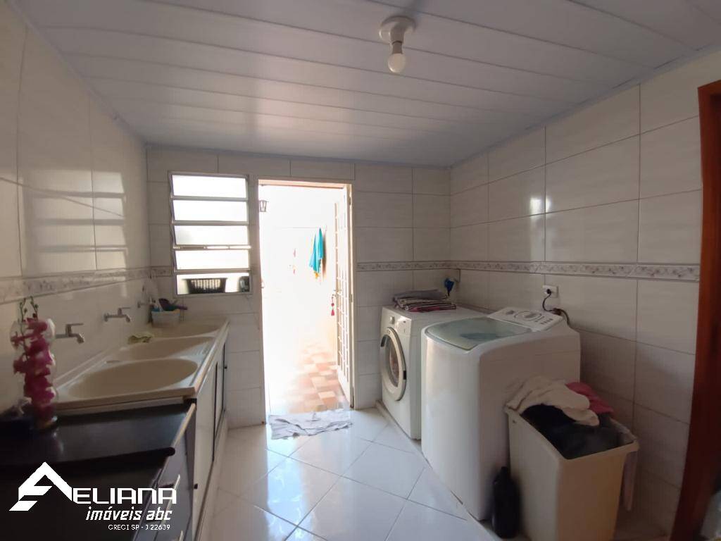 Casa à venda com 3 quartos, 240m² - Foto 22