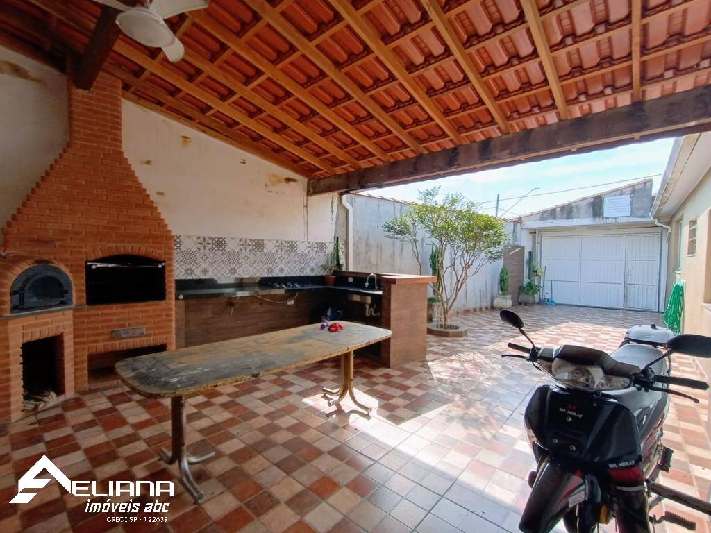 Casa à venda com 3 quartos, 240m² - Foto 1