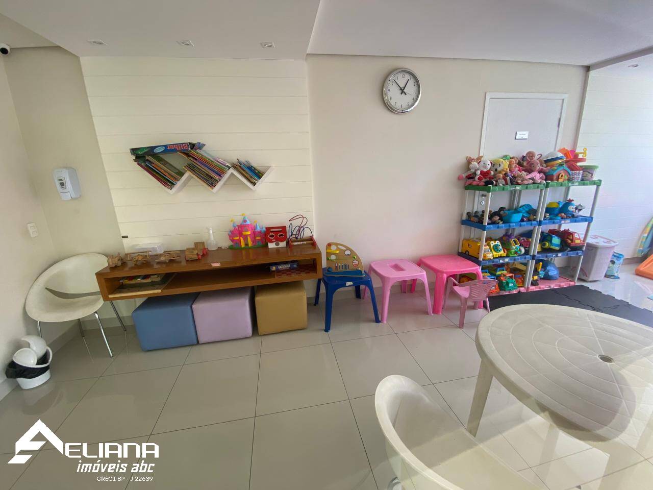 Apartamento à venda com 2 quartos, 69m² - Foto 27