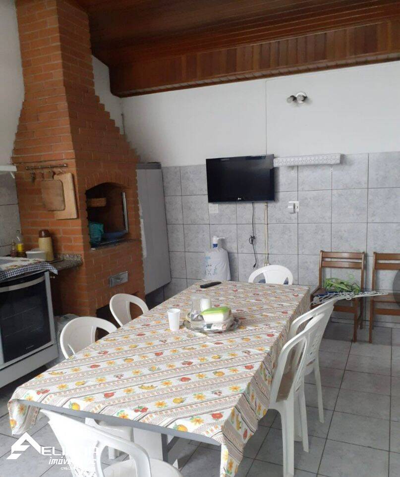 Casa à venda com 3 quartos, 146m² - Foto 1