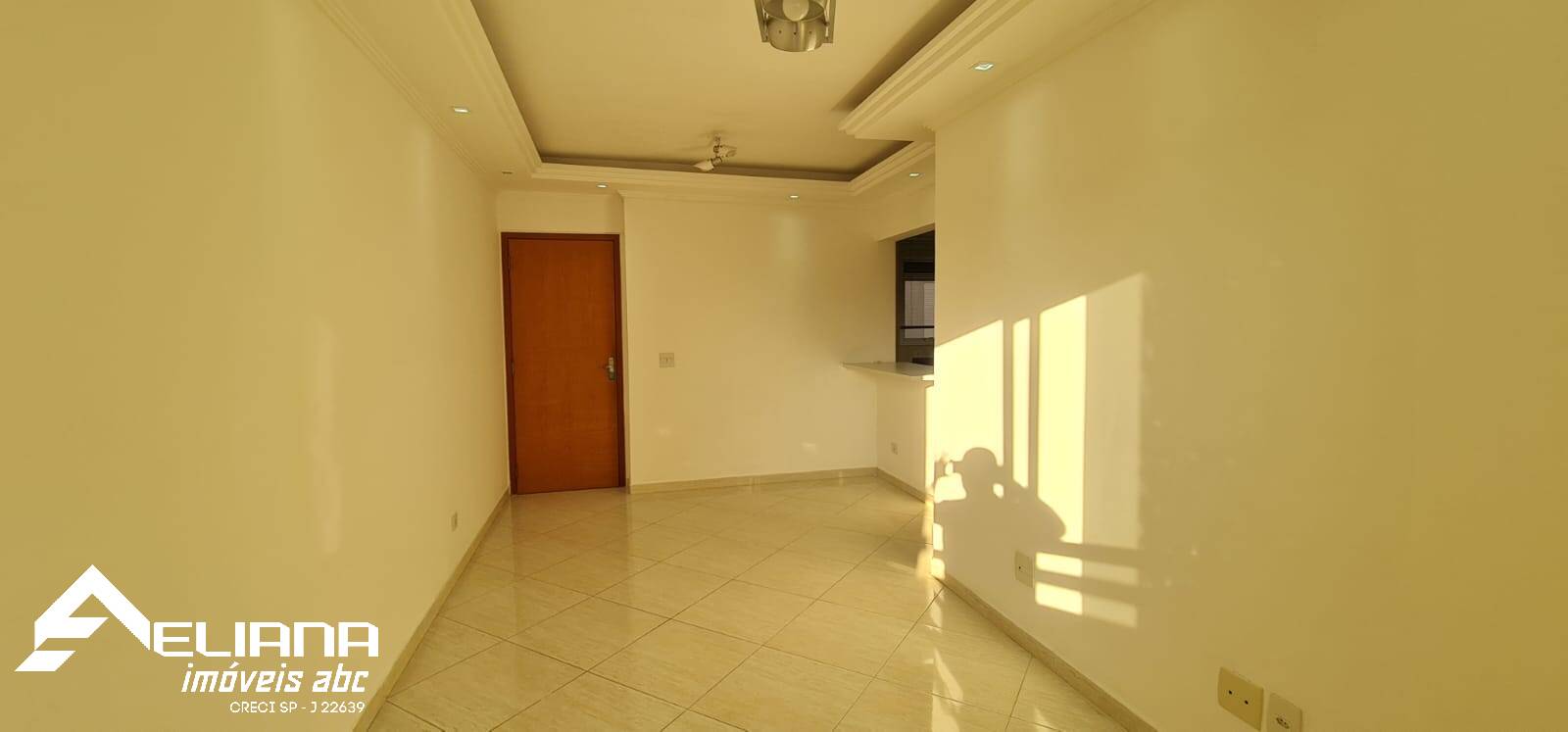 Apartamento à venda com 2 quartos, 70m² - Foto 2