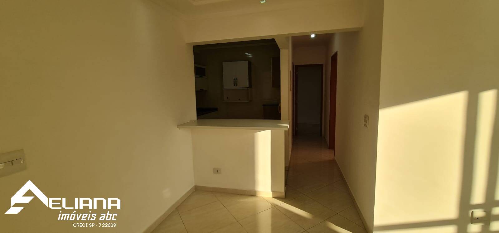 Apartamento à venda com 2 quartos, 70m² - Foto 4