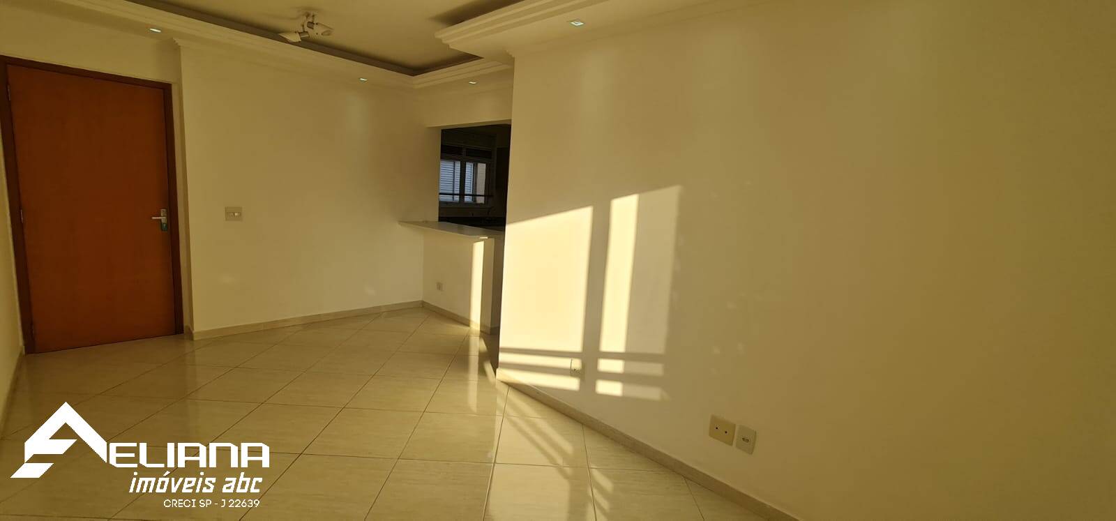 Apartamento à venda com 2 quartos, 70m² - Foto 3