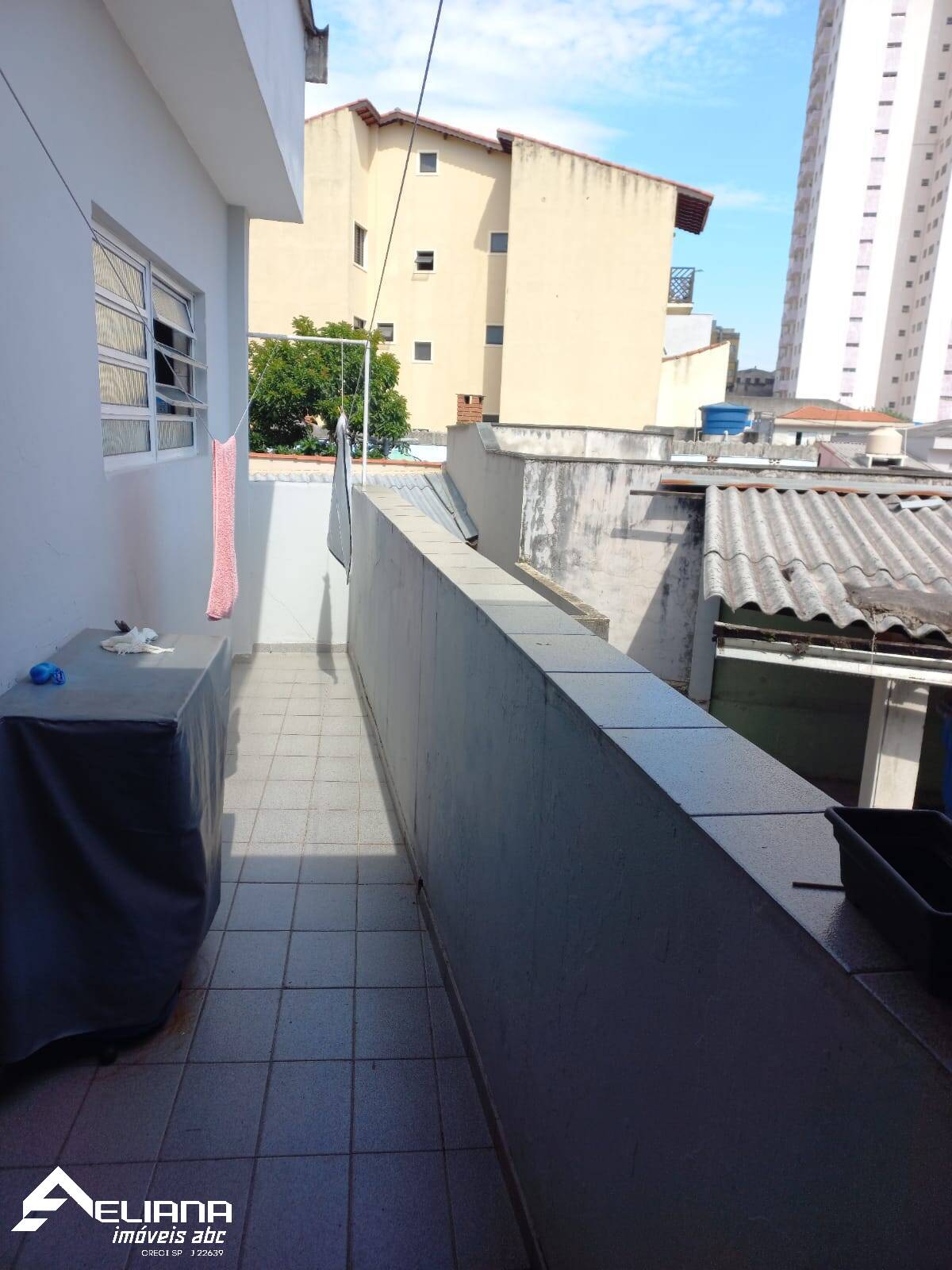Casa à venda com 2 quartos, 170m² - Foto 1