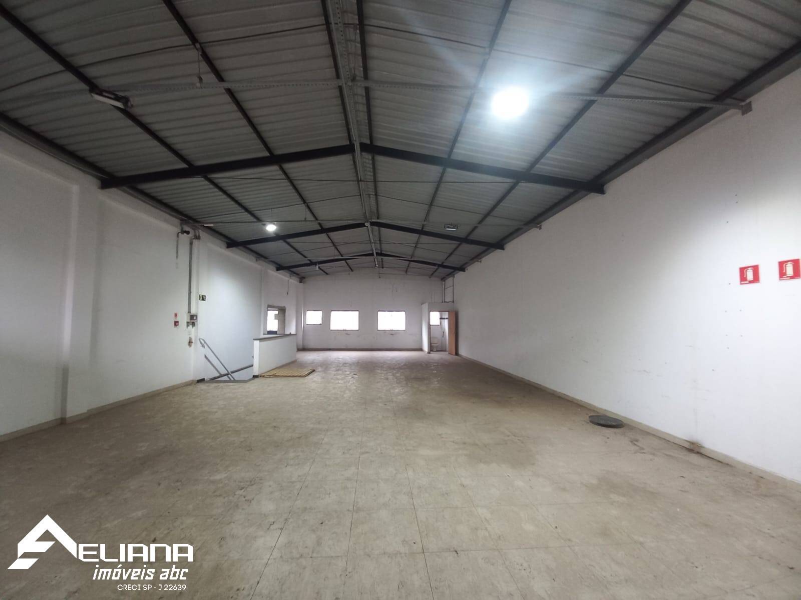 Depósito-Galpão-Armazém à venda e aluguel, 850m² - Foto 1