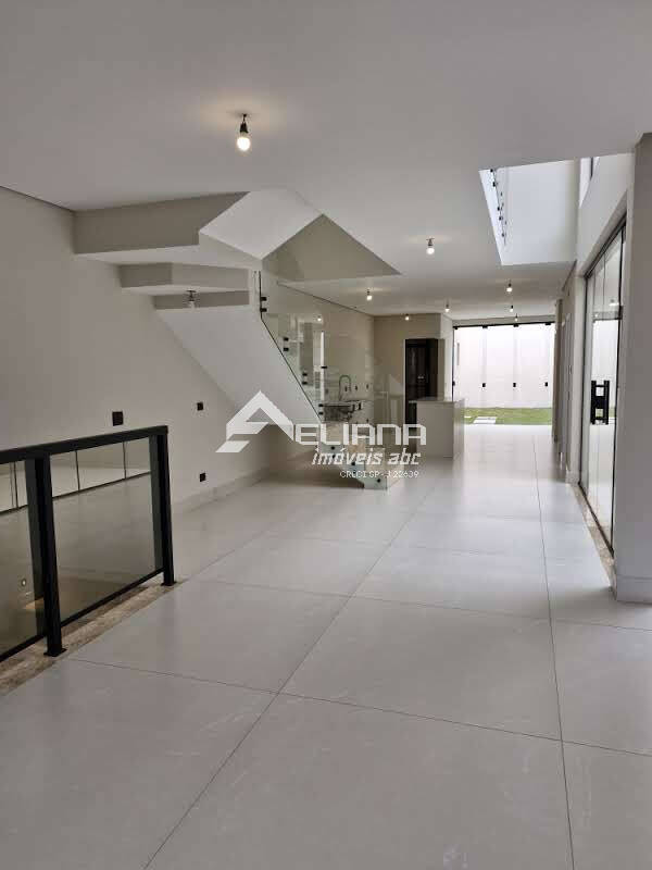 Sobrado, 3 quartos, 420 m² - Foto 1
