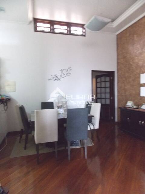 Casa, 4 quartos, 205 m² - Foto 1